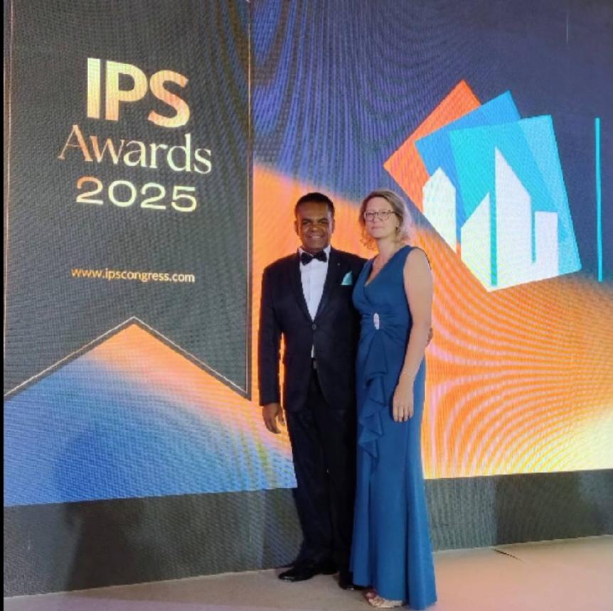 Eu e minha querida esposa durante o evento da IPS em Dubai
